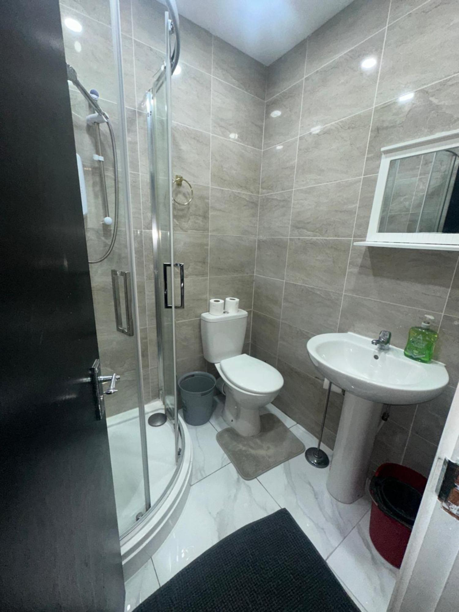 2 Bedroom Flat In Wales * Cardiff