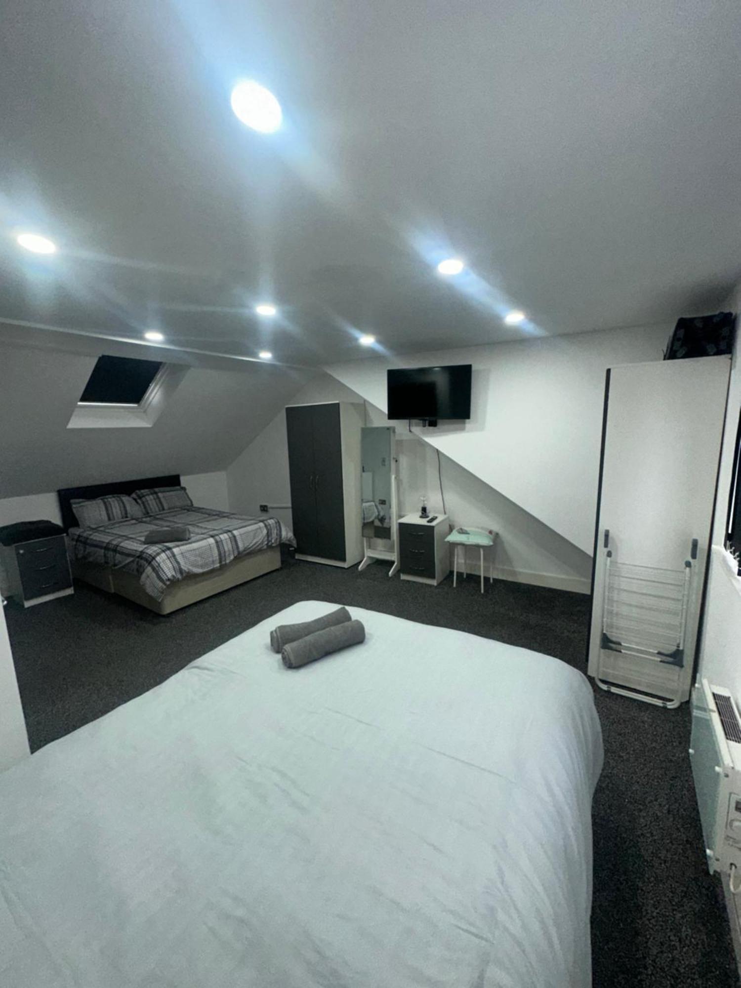2 Bedroom Flat In Wales Apartment Cardiff