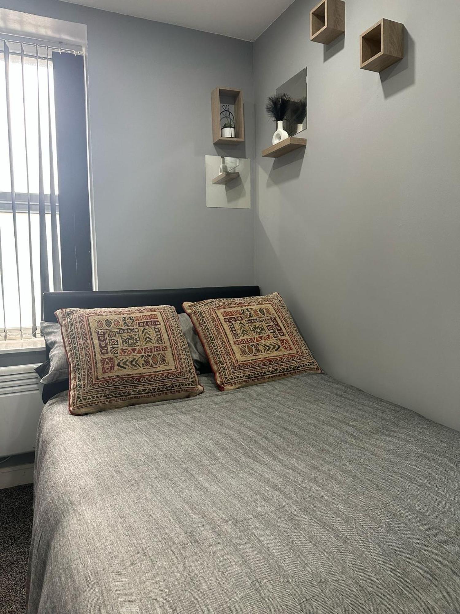 Apartment 2 Bedroom Flat In Wales Cardiff