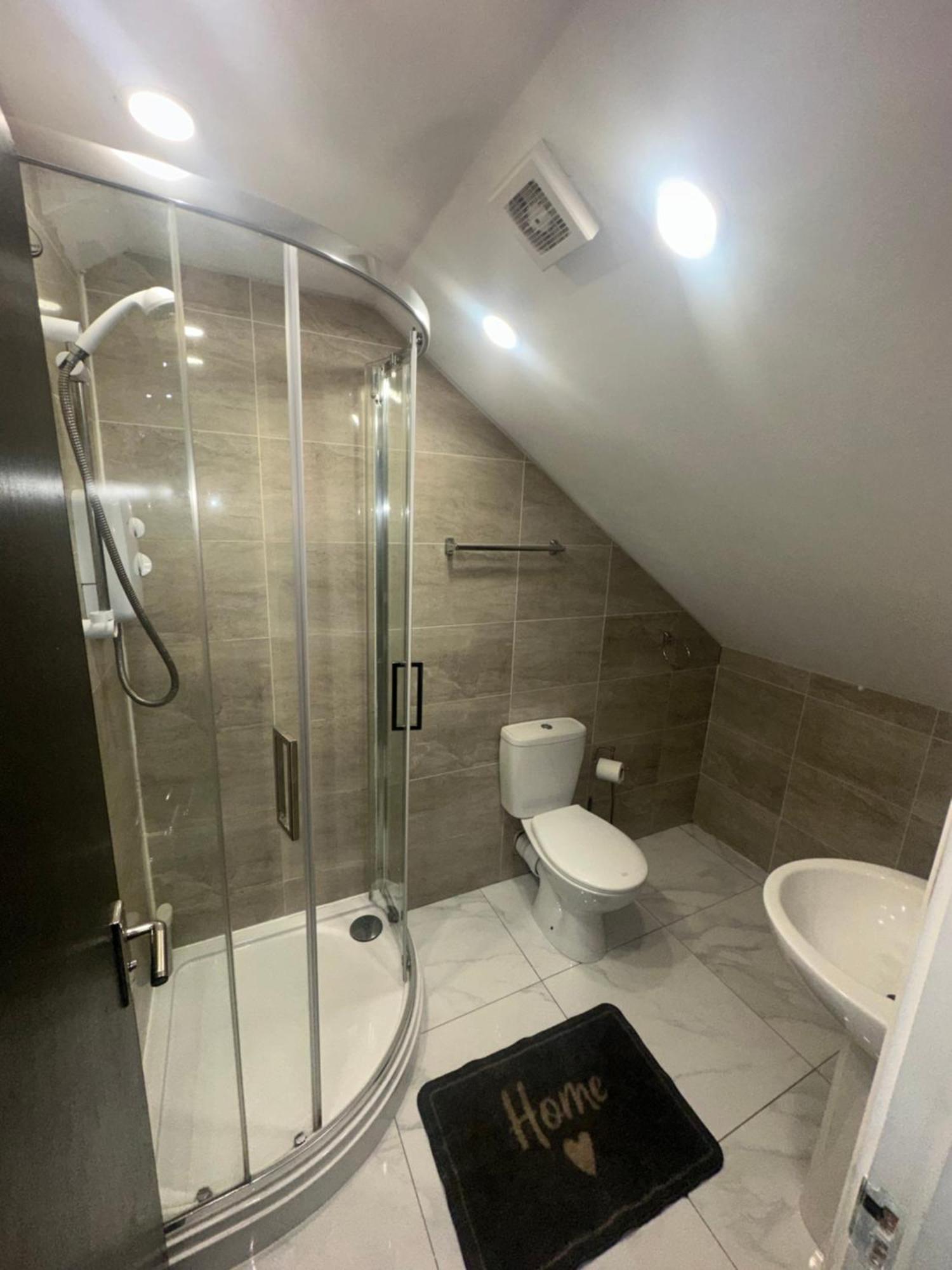 2 Bedroom Flat In Wales Apartment Cardiff