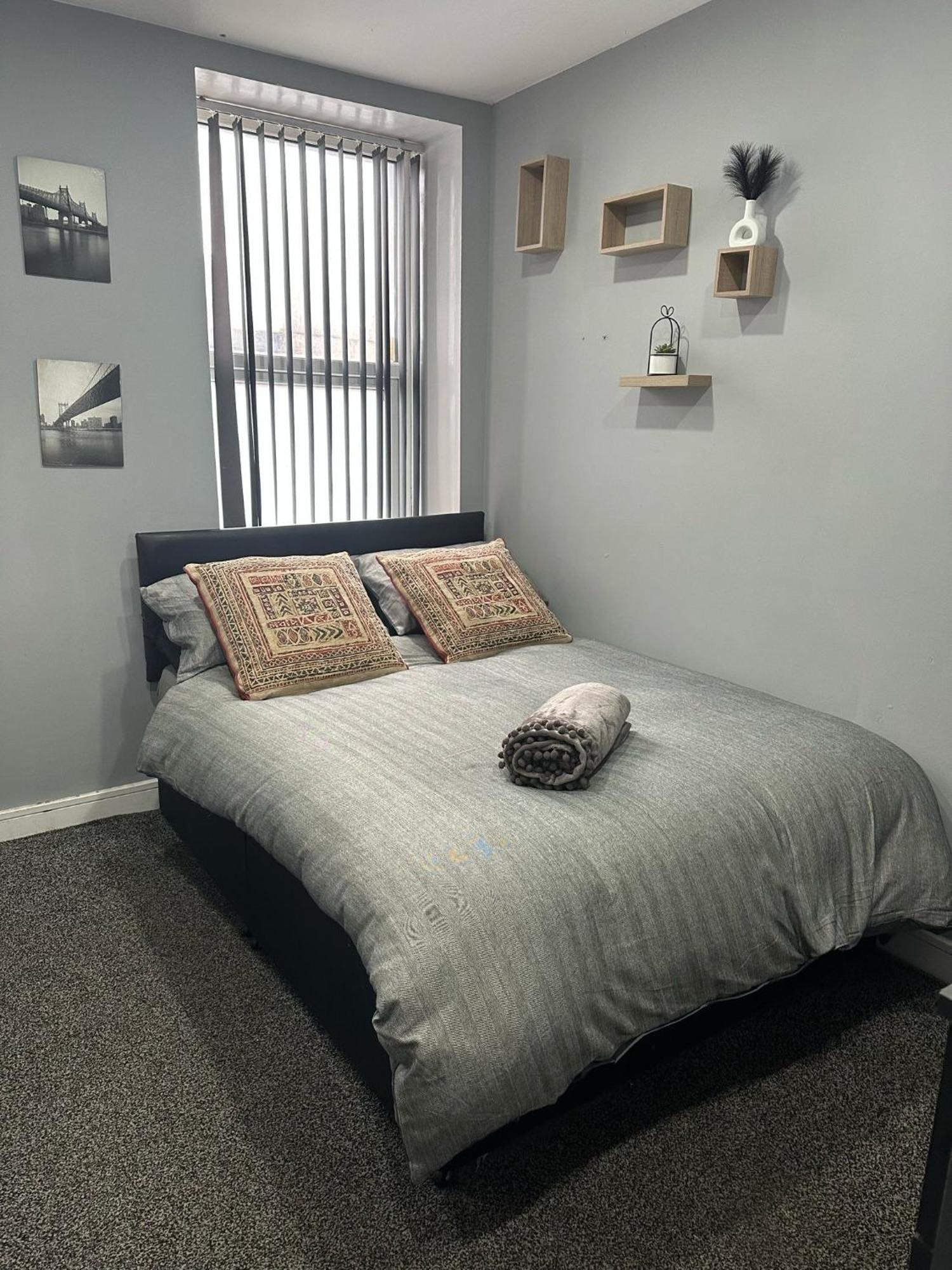 2 Bedroom Flat In Wales Apartment Cardiff