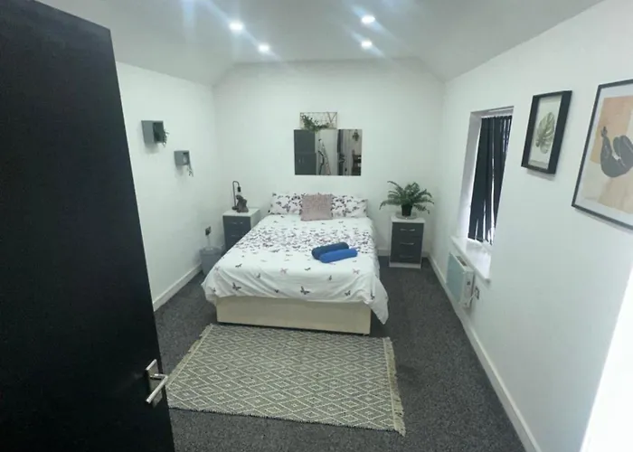 2 Bedroom Flat In Cardiff Wales