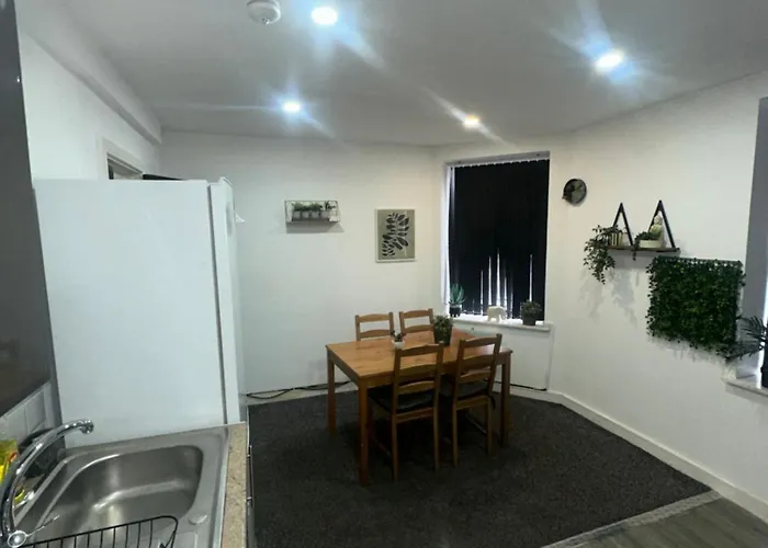 2 Bedroom Flat In Cardiff Wales